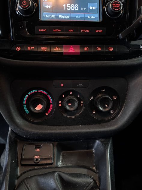 Fiat Doblo Cargo 1.6 Multijet 105 – 2015 – 3 places – Radar / Clim / GPS – Prêt à travailler 
