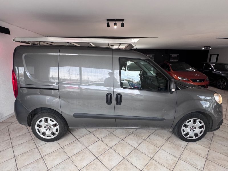 Fiat Doblo Cargo 1.6 Multijet 105 – 2015 – 3 places – Radar / Clim / GPS – Prêt à travailler 
