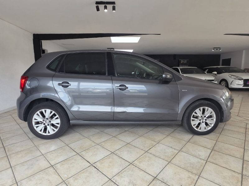 VOLKSWAGEN POLO 1.2 TSI 90CH 2013 - Révision complète - CT OK - Garantie 12 mois ou 15000km